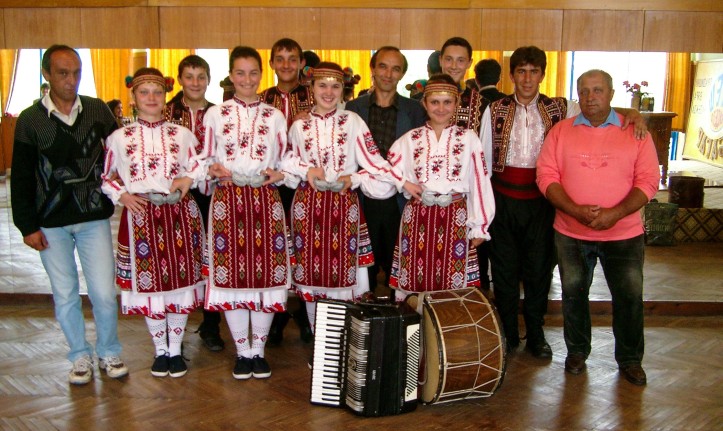 Oresh Dance Group 2004
